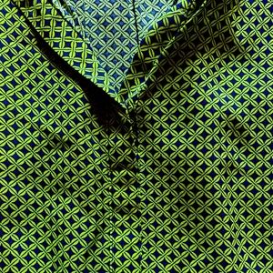 Tagless green print sleeveless V neck blouse